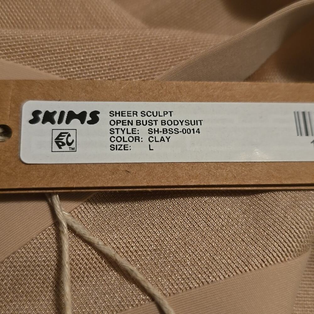 Skims Seamless sculpt OPEN BUST SHORTIE BODYSUIT Medium Large New - Picture 6 of 9